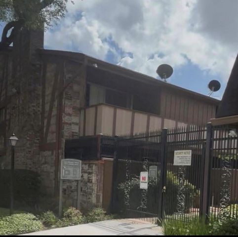 2574 Marilee Lane 18, Houston, TX 77057