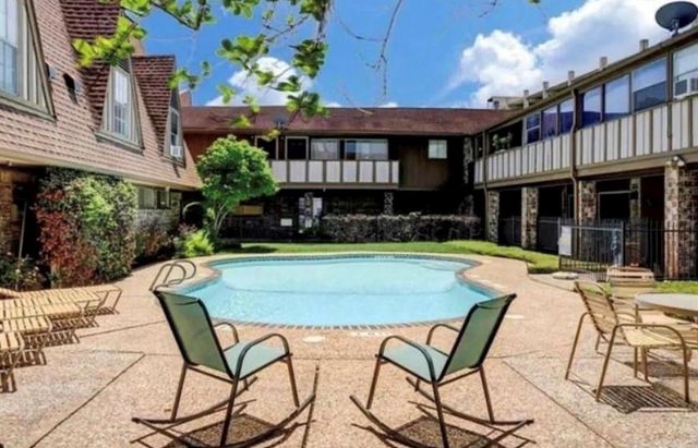 2574 Marilee Lane 18, Houston, TX 77057