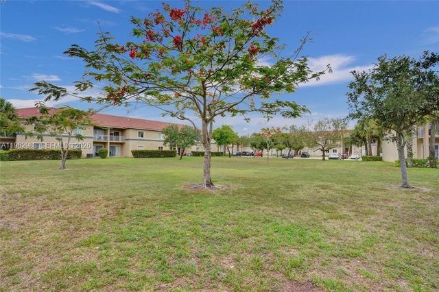 1169 Golden Lakes Blvd 1123, West Palm Beach, FL 33411