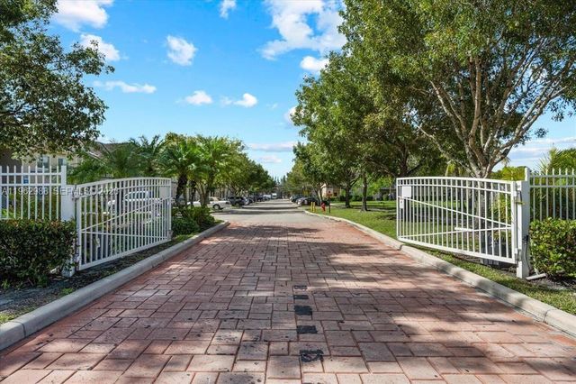 1169 Golden Lakes Blvd 1123, West Palm Beach, FL 33411