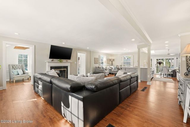 4205 Rudy Ln, Louisville, KY 40207