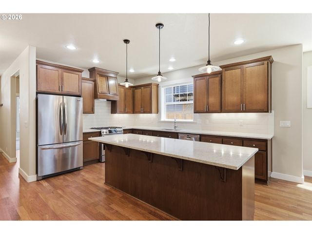1232 WOODFIELD Dr, Eugene, OR 97401