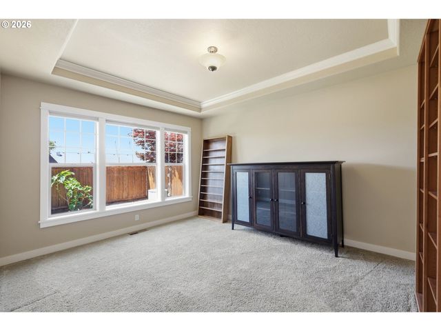 1232 WOODFIELD Dr, Eugene, OR 97401
