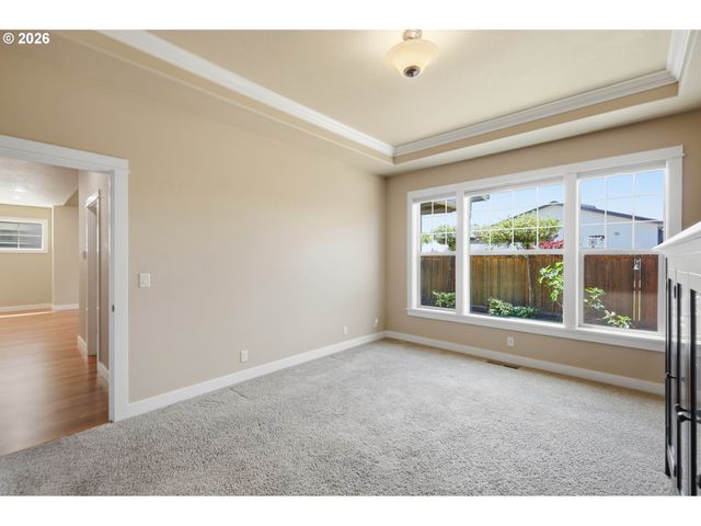 1232 WOODFIELD Dr, Eugene, OR 97401