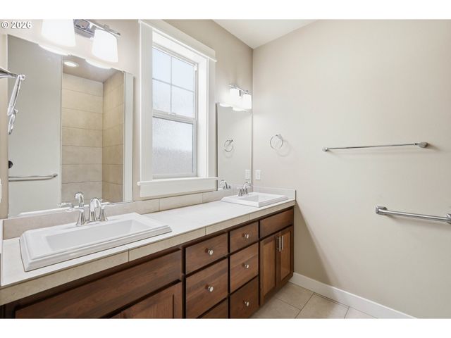 1232 WOODFIELD Dr, Eugene, OR 97401