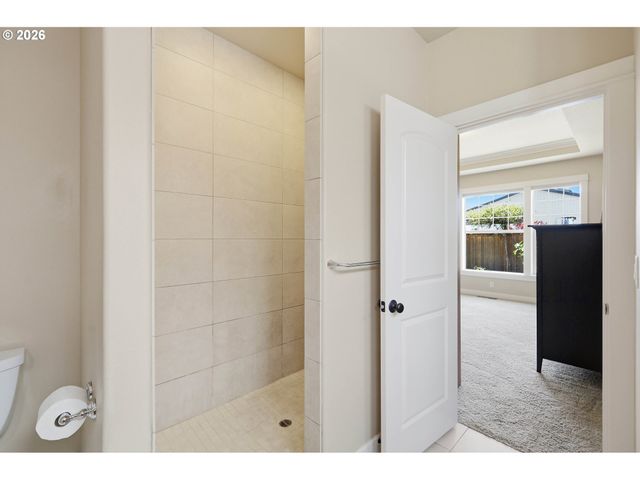 1232 WOODFIELD Dr, Eugene, OR 97401