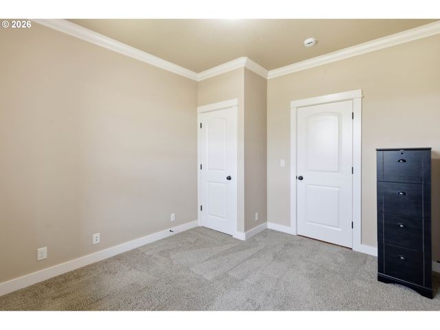 1232 WOODFIELD Dr, Eugene, OR 97401
