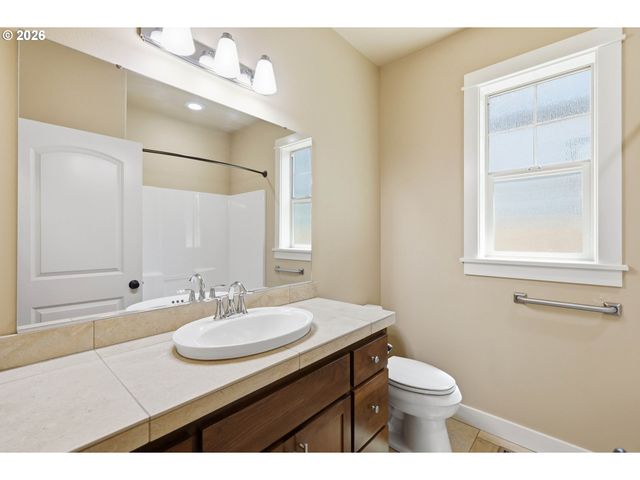 1232 WOODFIELD Dr, Eugene, OR 97401