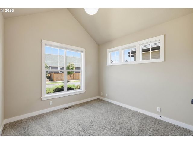 1232 WOODFIELD Dr, Eugene, OR 97401