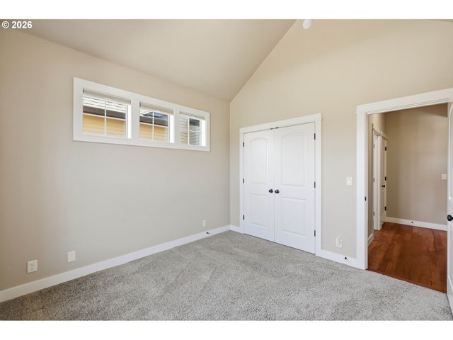 1232 WOODFIELD Dr, Eugene, OR 97401