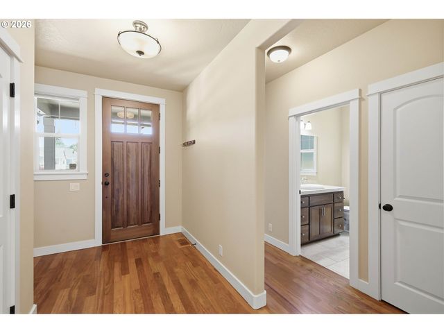 1232 WOODFIELD Dr, Eugene, OR 97401