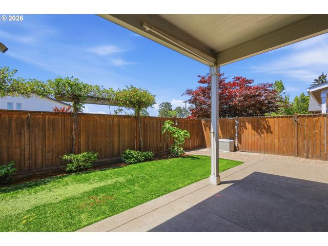 1232 WOODFIELD Dr, Eugene, OR 97401
