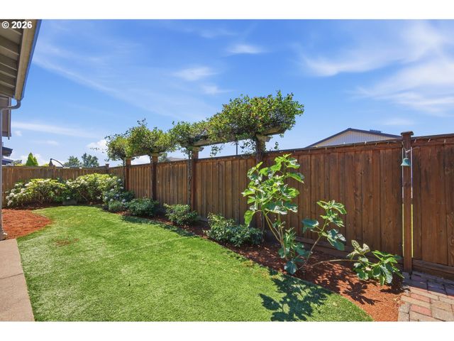 1232 WOODFIELD Dr, Eugene, OR 97401
