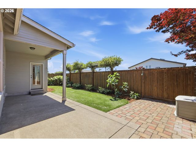 1232 WOODFIELD Dr, Eugene, OR 97401