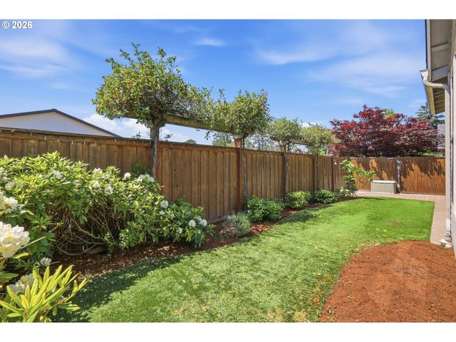1232 WOODFIELD Dr, Eugene, OR 97401