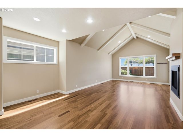 1232 WOODFIELD Dr, Eugene, OR 97401
