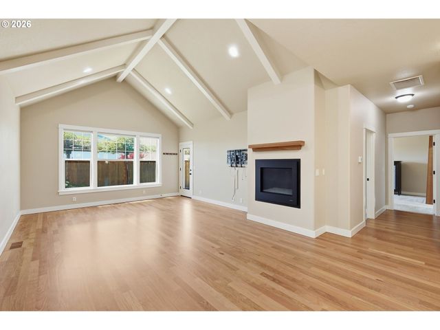 1232 WOODFIELD Dr, Eugene, OR 97401