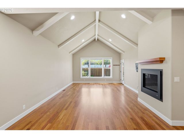 1232 WOODFIELD Dr, Eugene, OR 97401