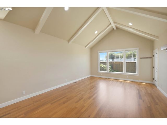 1232 WOODFIELD Dr, Eugene, OR 97401