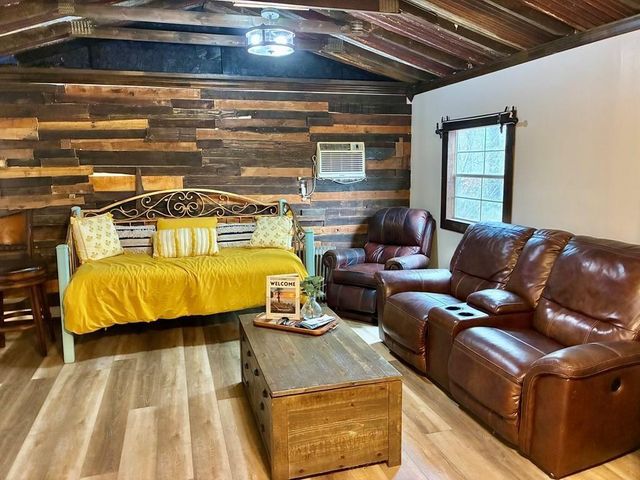 170 Lydia Street, Hemphill, TX 75948