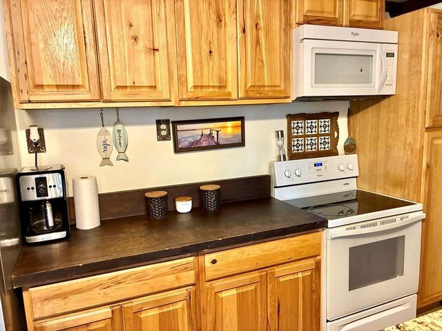 170 Lydia Street, Hemphill, TX 75948