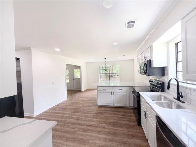 110 DEER CREEK E Drive, Pineville, LA 71360