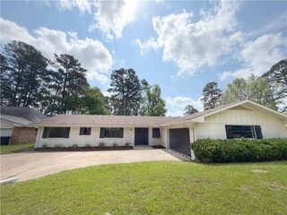 110 DEER CREEK E Drive, Pineville, LA 71360