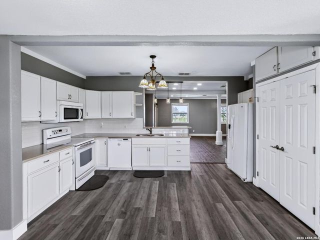 15637 KILOWATT RD, Elmendorf, TX 78112