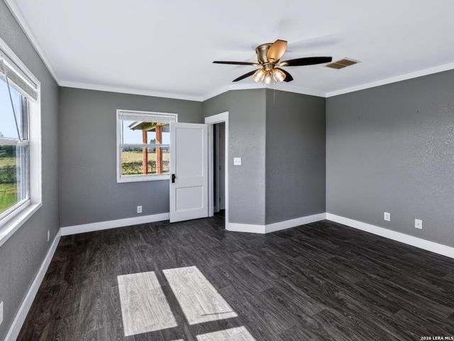15637 KILOWATT RD, Elmendorf, TX 78112