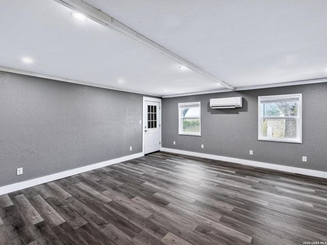 15637 KILOWATT RD, Elmendorf, TX 78112