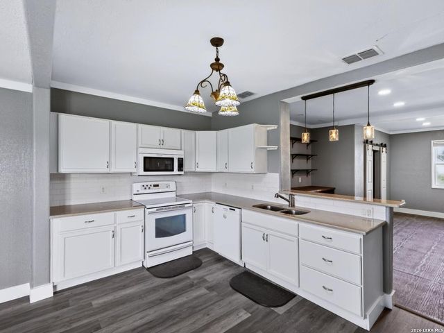 15637 KILOWATT RD, Elmendorf, TX 78112