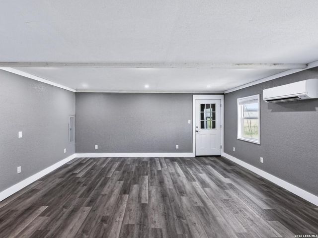 15637 KILOWATT RD, Elmendorf, TX 78112
