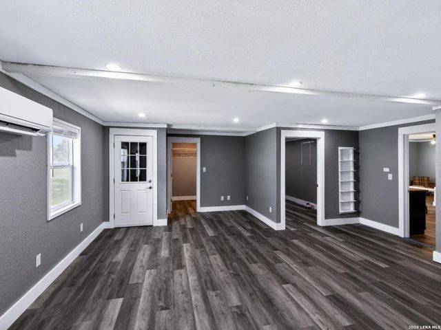 15637 KILOWATT RD, Elmendorf, TX 78112