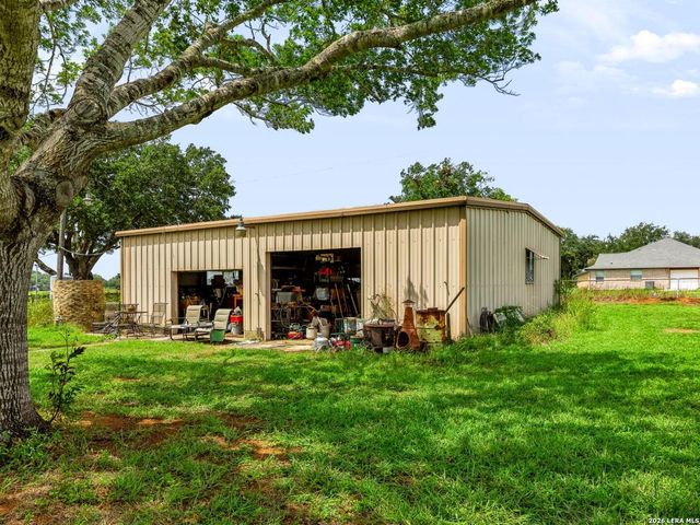15637 KILOWATT RD, Elmendorf, TX 78112
