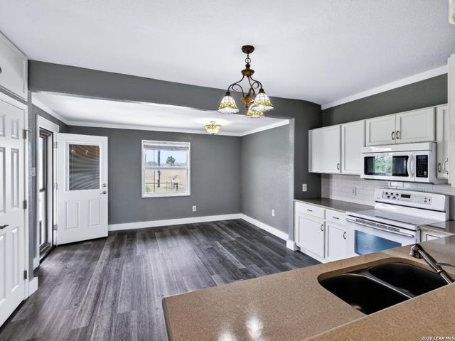 15637 KILOWATT RD, Elmendorf, TX 78112