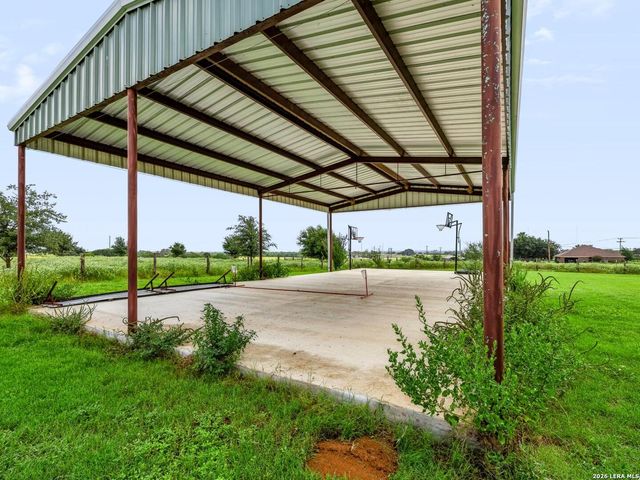 15637 KILOWATT RD, Elmendorf, TX 78112