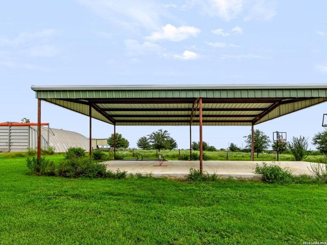 15637 KILOWATT RD, Elmendorf, TX 78112