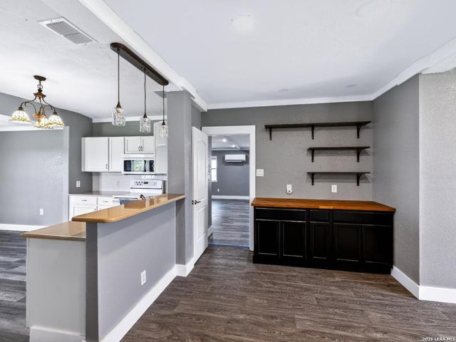 15637 KILOWATT RD, Elmendorf, TX 78112