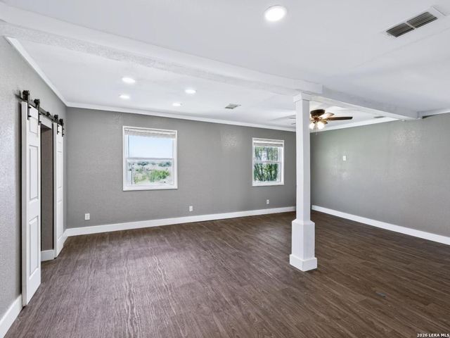15637 KILOWATT RD, Elmendorf, TX 78112