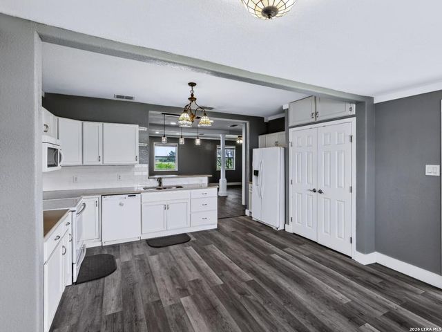 15637 KILOWATT RD, Elmendorf, TX 78112