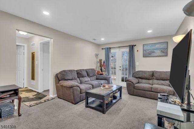 603 Green Hollow Dr 603, Woodbridge Twp., NJ 08830