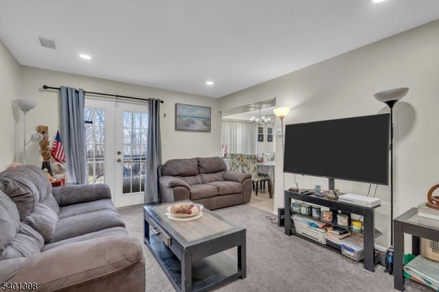 603 Green Hollow Dr 603, Woodbridge Twp., NJ 08830