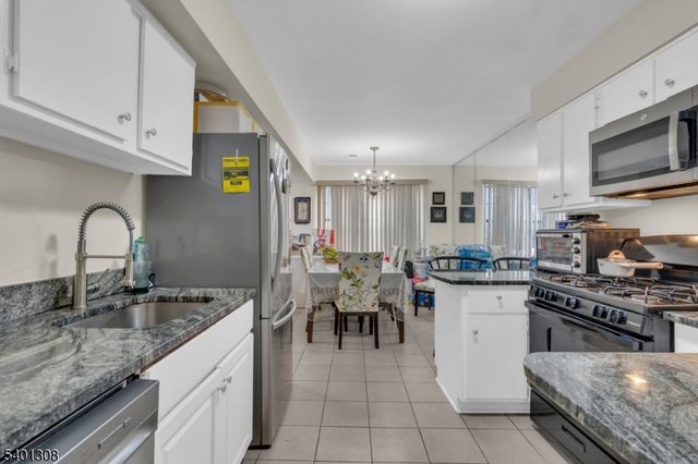 603 Green Hollow Dr 603, Woodbridge Twp., NJ 08830