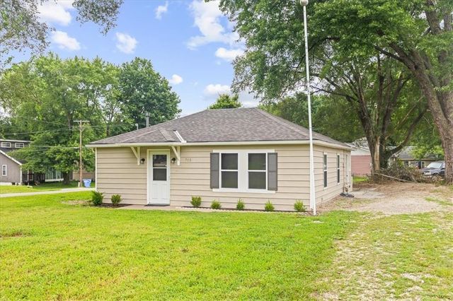 705 Yoeke Street, Tonganoxie, KS 66086