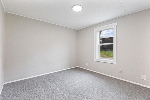 705 Yoeke Street, Tonganoxie, KS 66086