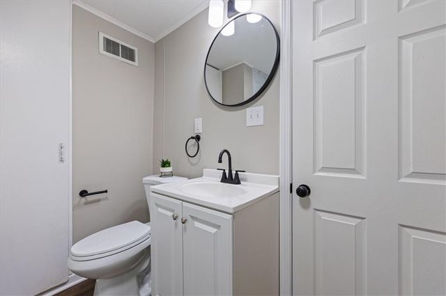705 Yoeke Street, Tonganoxie, KS 66086