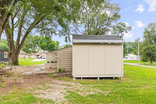 705 Yoeke Street, Tonganoxie, KS 66086