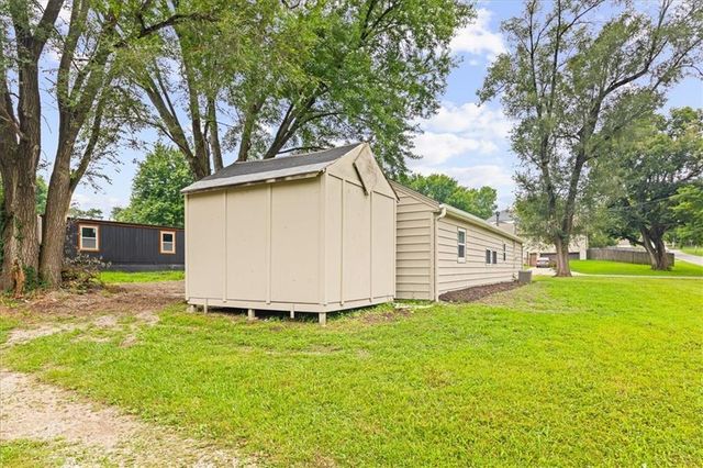 705 Yoeke Street, Tonganoxie, KS 66086