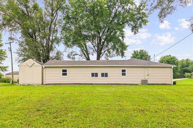 705 Yoeke Street, Tonganoxie, KS 66086