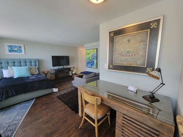 5701 N Sheridan Road 17D, Chicago, IL 60660